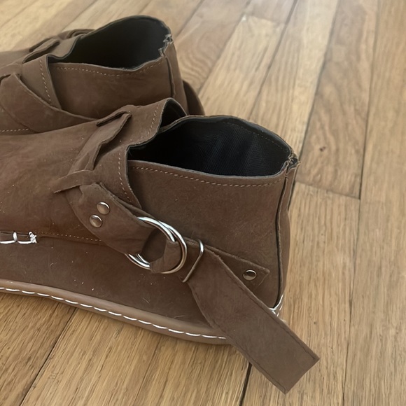 ROSY Boutique Brown Buckle Moccasin Boot Size 8.5 - Picture 2 of 5